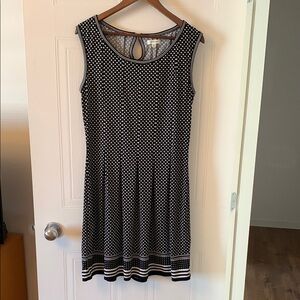 Max Studio Black and White A-line Knee-length Sleeveless Dress